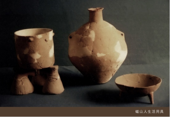 磁山文化中的陶盂和支脚