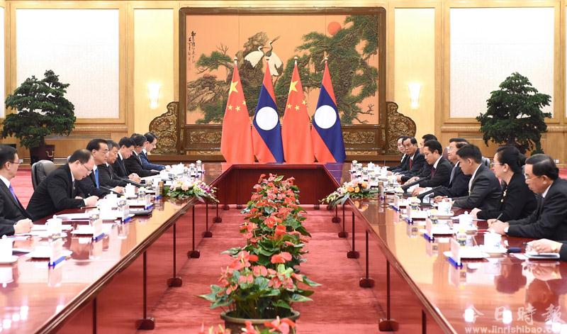 李克强同老挝总理通伦举行会谈